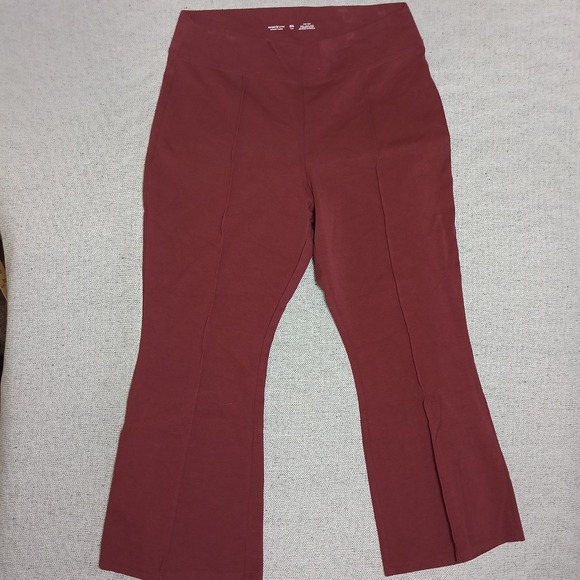 Old Navy Active Pants - Old Navy Dynamic Fleece Flare Pants Womens XXL Tall Burgundy Excellent Pintuck